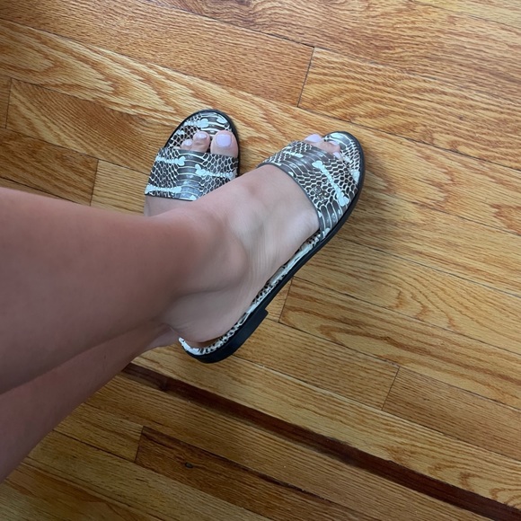 Brown/Cream Givenchy flare crocodile flats 😍 - Picture 8 of 8